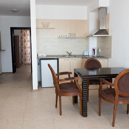 Vm Apartments Robinson Beach Pomorie Exterior photo
